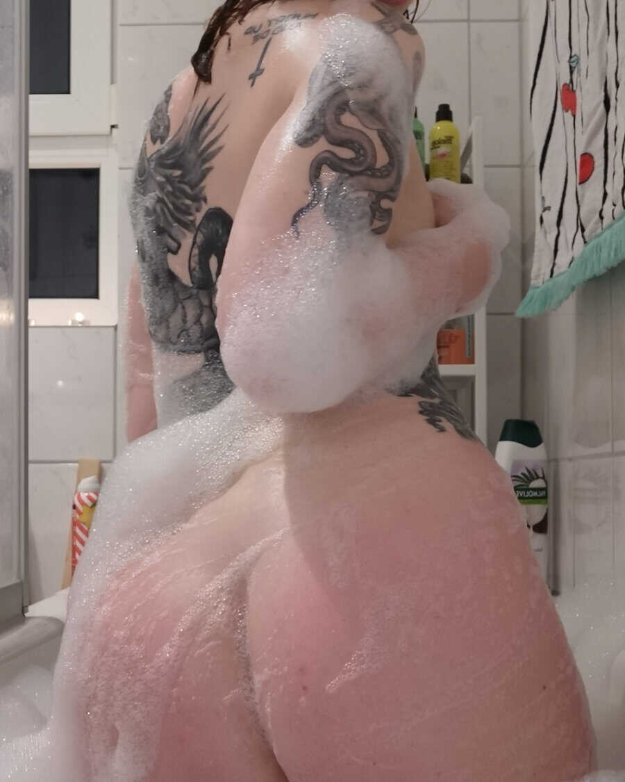 Soapy Siren: Kira Jameson's Bubble Bath Babymaker