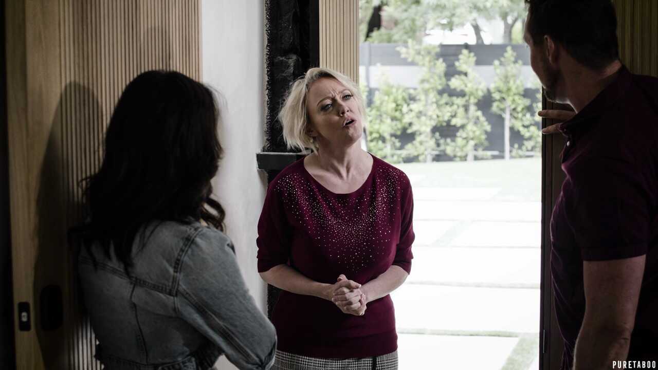 Deep Throat Whitney Wright: A Mother-Daughter Anal Affair with MILF Dee Williams and Hotwife Pierce Paris - Whitney Wright...