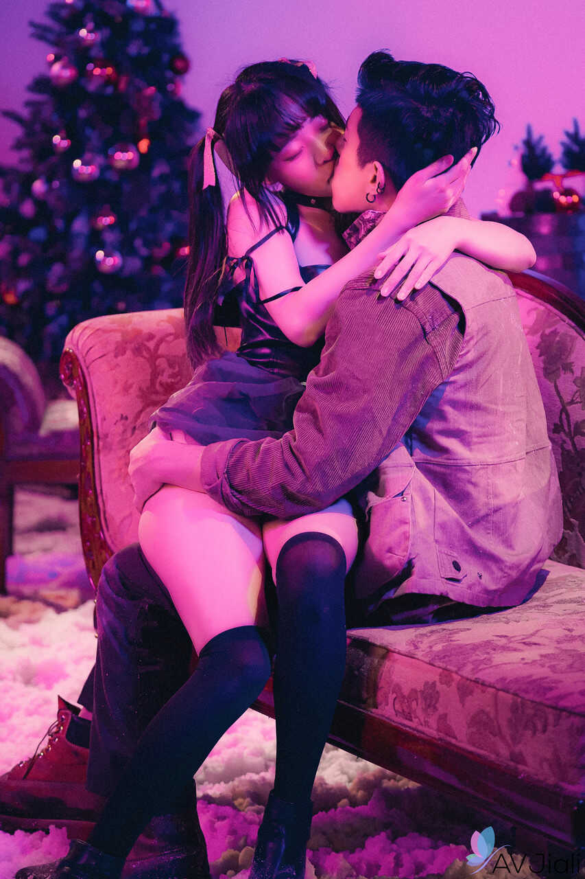 Sexy Asian Yuli in Lace Underwear and High Heels Gets Naughty With Her Boyfriend on Christmas Morning - Yuli