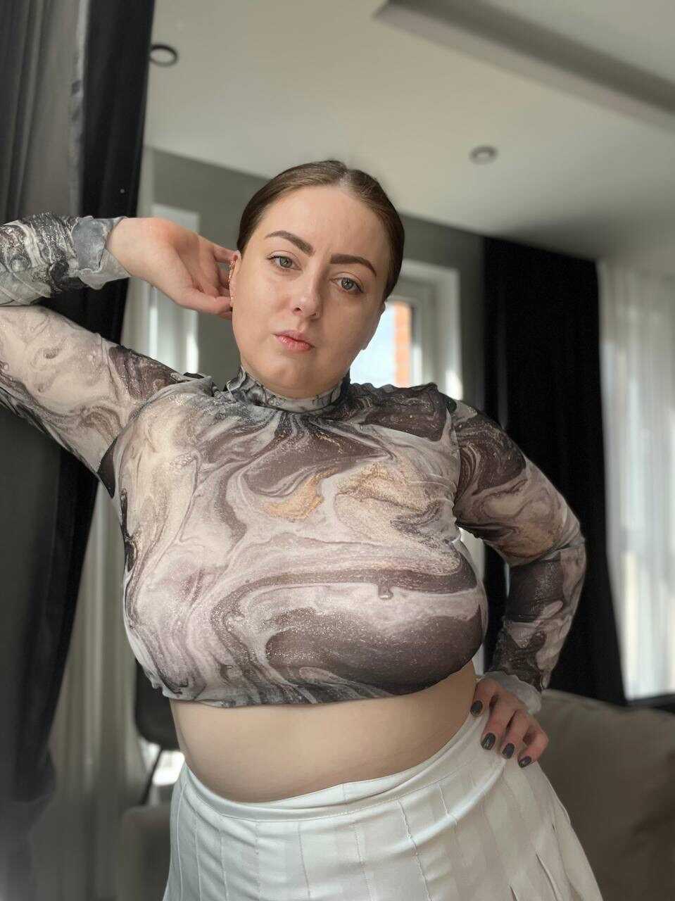 Big Beautiful Babe Braless And Pantyless In A Solo Shoot - 