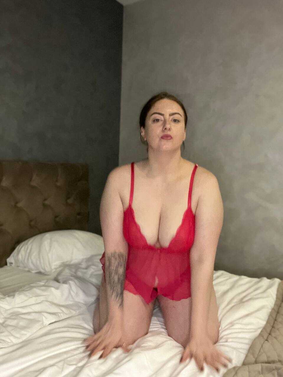 Curvy Cutie Kristi KKK Shows Off Her Fat Ass and Big Tits in Lingerie - 