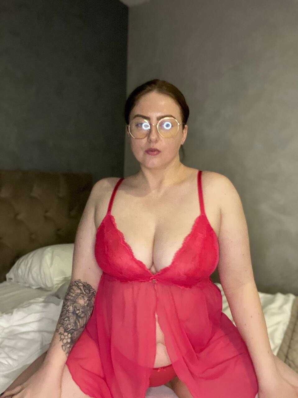 Curvy Cutie Kristi KKK Shows Off Her Fat Ass and Big Tits in Lingerie - 