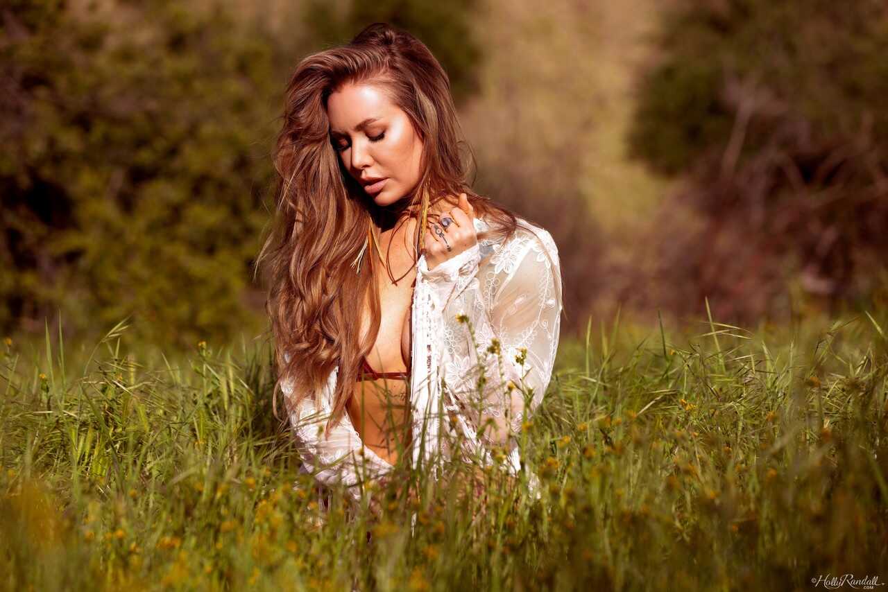 Naughty Nicole Aniston Flaunts Her Hot Body Outdoors for Lustful Adventure - Nicole Aniston