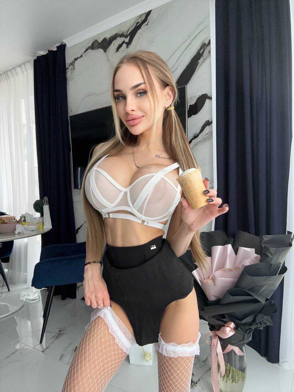 Skinny OnlyFans babe Eliasa A flaunts her perky big tits in lingerie-clad tease - 