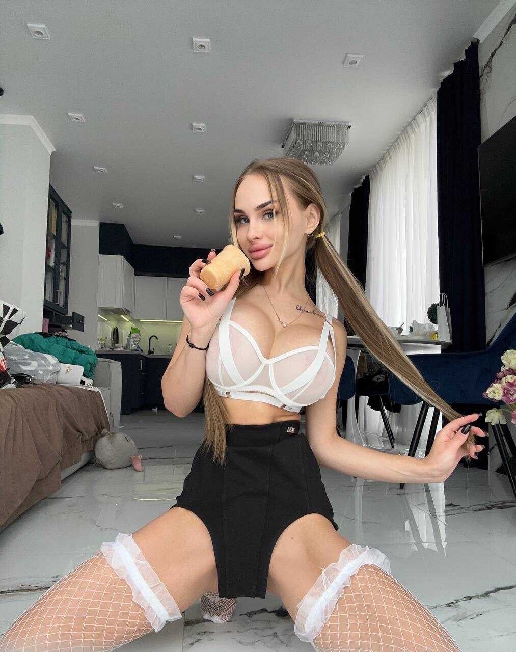 Skinny OnlyFans babe Eliasa A flaunts her perky big tits in lingerie-clad tease - 