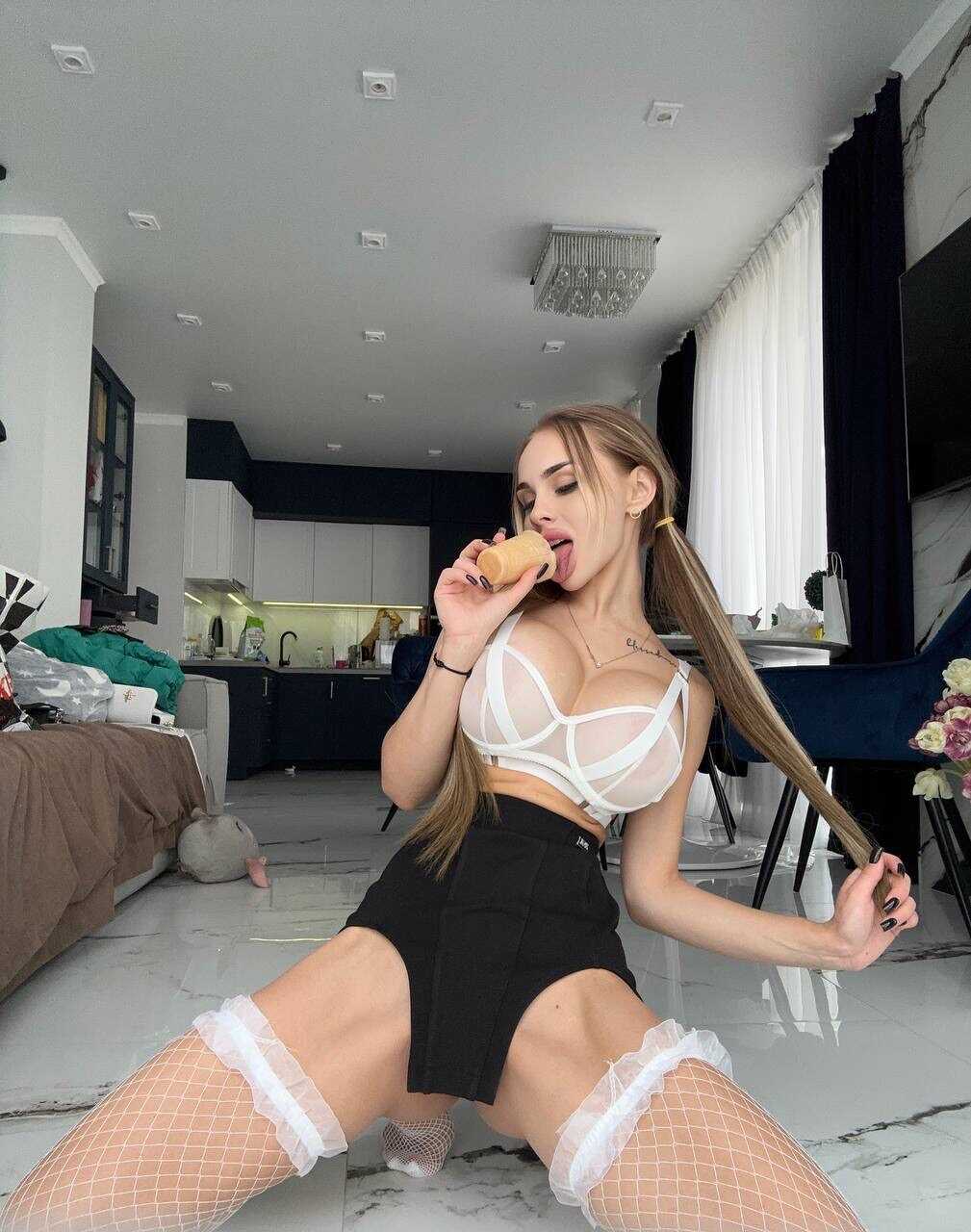 Skinny OnlyFans babe Eliasa A flaunts her perky big tits in lingerie-clad tease - 