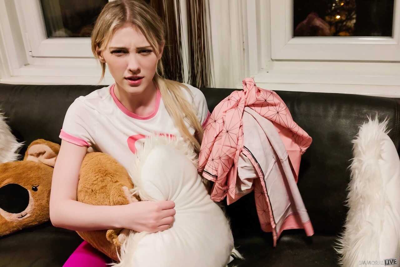 Mom gets a pussy licking & fucked in front of her stepdaughter Melody Marks - Billy Boston, Brianna Dymond, Dan Damage...