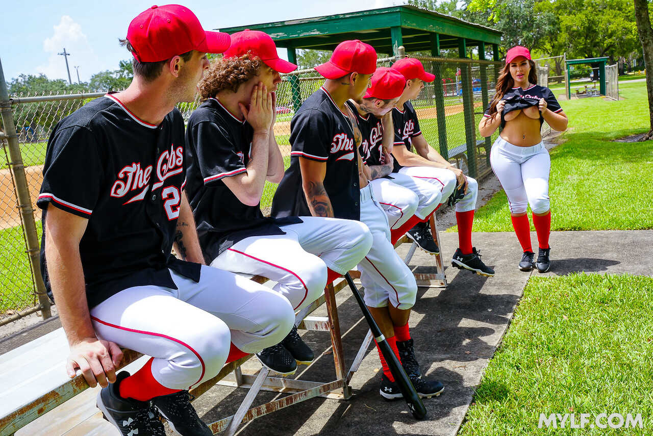 Curvy Baseball Player Callie Brooks Gets Plugged by Skinny Guy in the Dugout (feat. Chubby Brunette) - Callie Brooks, Vict...