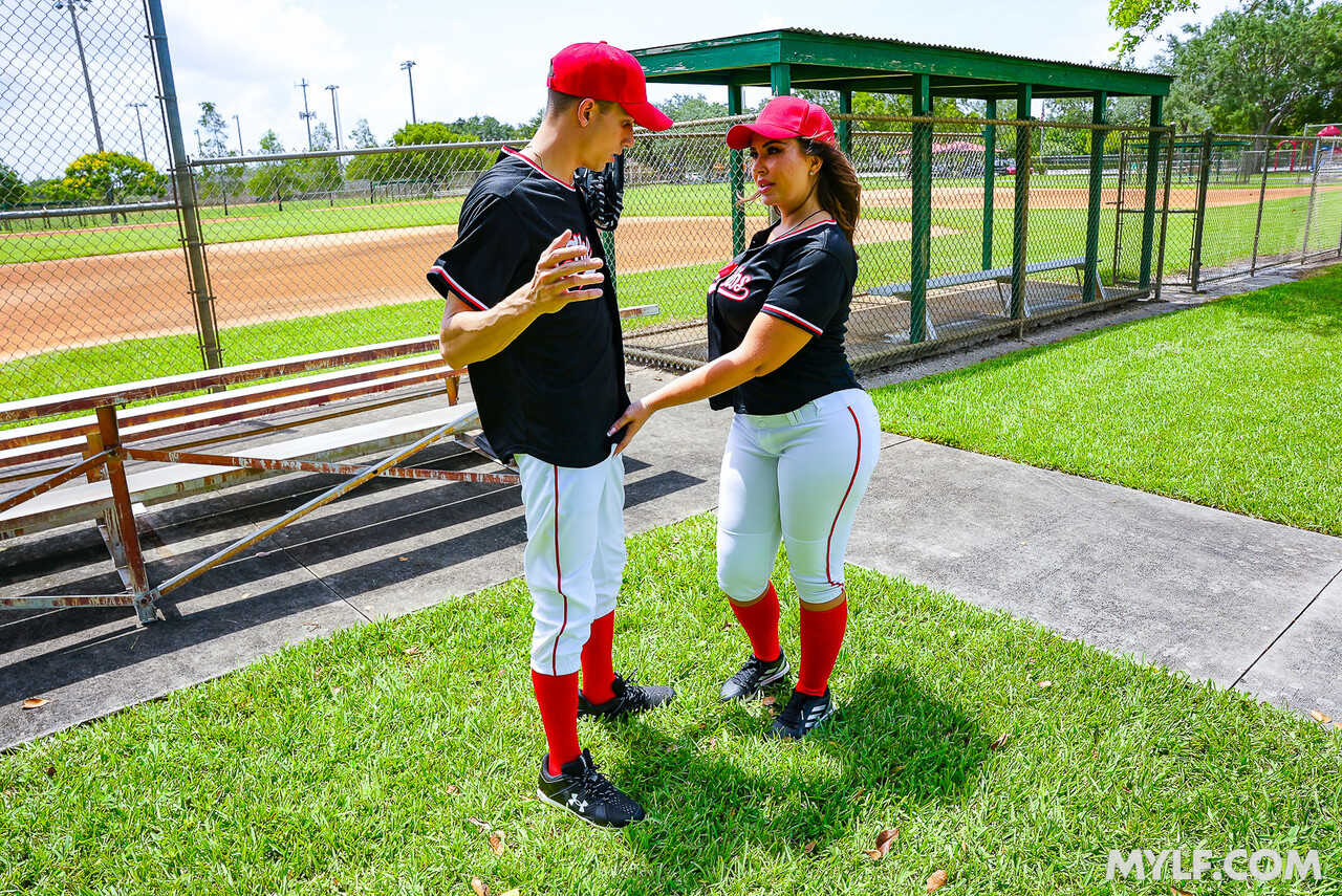 Curvy Baseball Player Callie Brooks Gets Plugged by Skinny Guy in the Dugout (feat. Chubby Brunette) - Callie Brooks, Vict...
