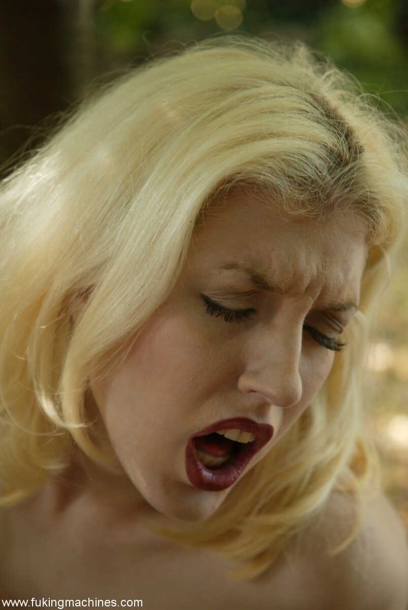 Naturally busty blonde Cowgirl cums hard while riding a machine dildo outside Liz Tyler's Big Dildo Ride - Liz Tyler