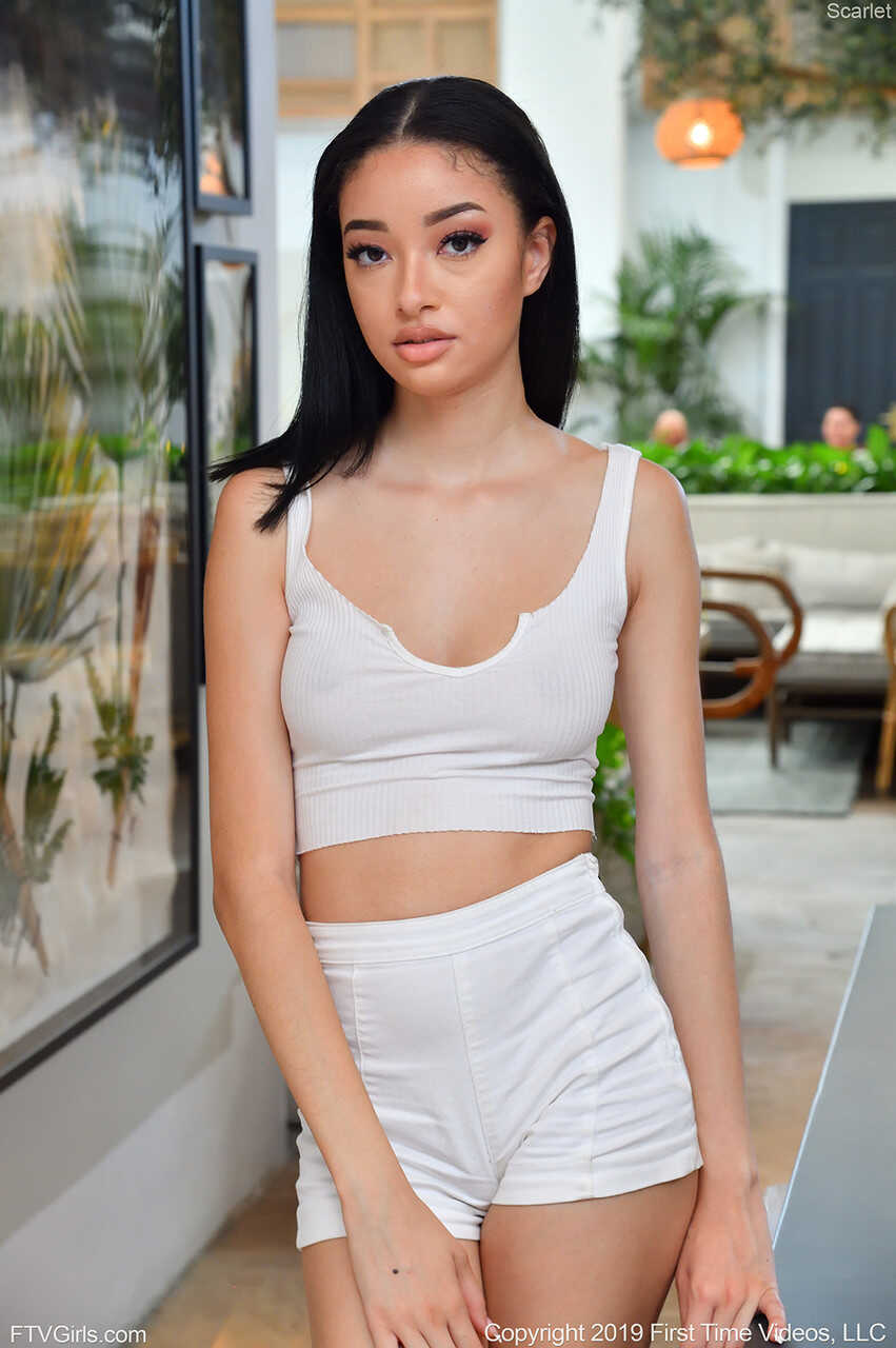 Scarlet's Secret Shorty Skimpy Show or- Skinnyminimelegsdownblousescarlettreatedmassageskinyteenmodel - Scarlet