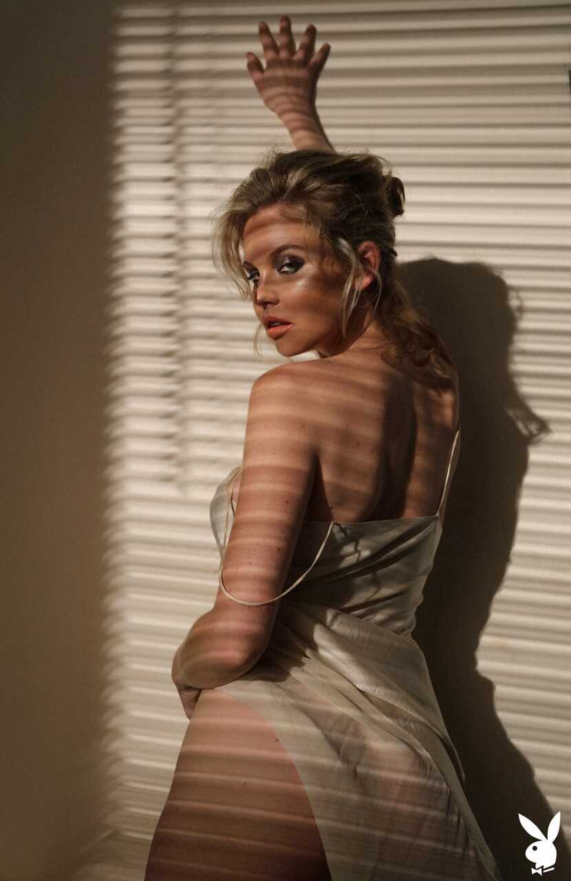 Busty blonde seductress Kayslee Collins reveals both her perky boobs and round butt in an erotic photo shoot! - Kayslee Co...