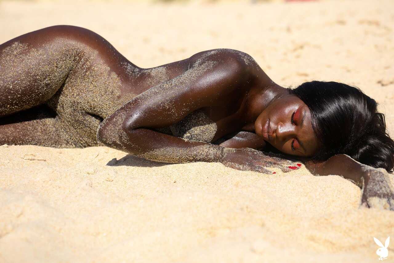 Naomi Nash's Glamorous Beach Tease: A Sexy Black Goddess' Naked Adventure at the Shoreline