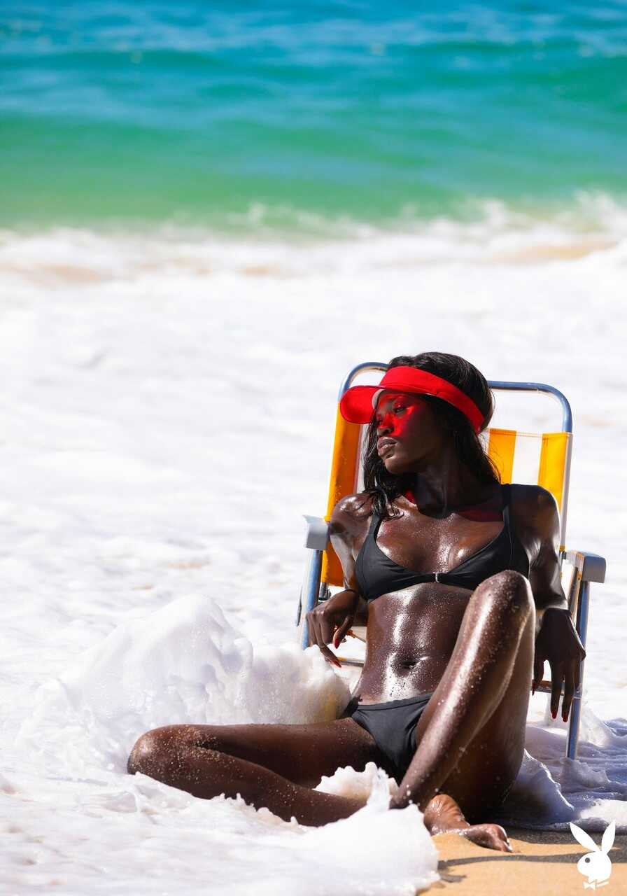 Naomi's Beach Bound Body