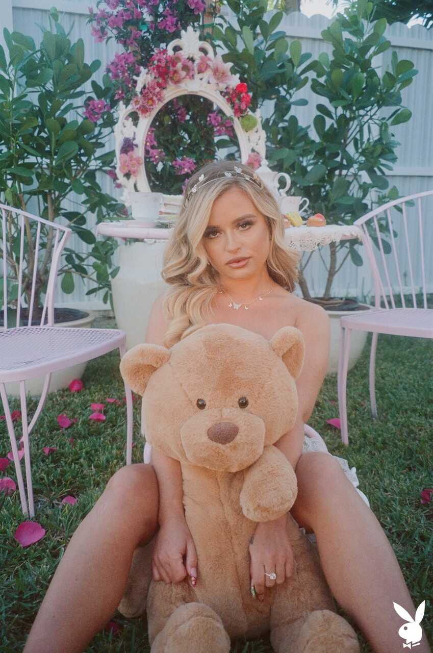 Sexy Jackie Gets Naughty Outdoors: Stripping and Showing Off Her Perfect Body in the Backyard - Jackie
