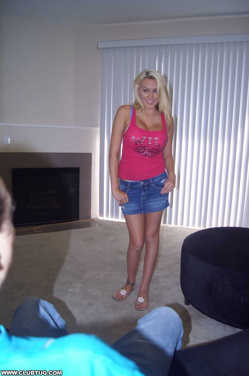 Blonde Goddess Gives Sensational Titwanks and Handjobs in Intimate Close-Ups - 