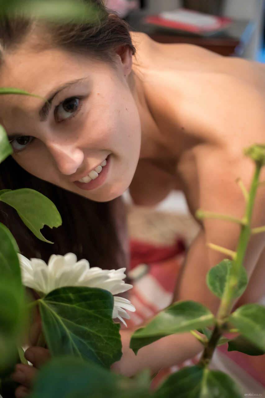 Erotic Beauty Nina Sphinx in Italian Heat Nina Sphinx's Hot Naked Women and Naked Girls! - Nina Sphinx