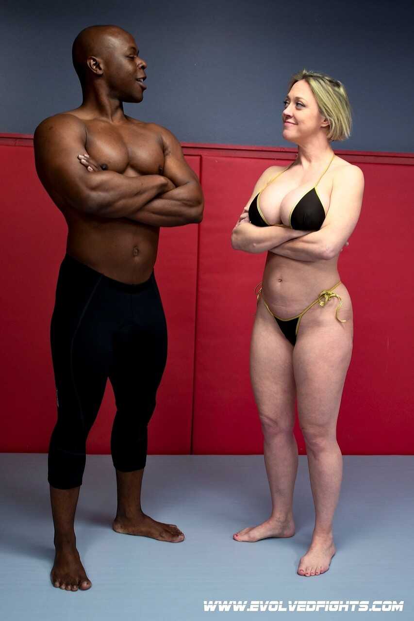 Will's Temptation: The Sexual Obsession of MILF Dee Williams Ends in an Erotic Wrestling Match with a Black Guy Befor...