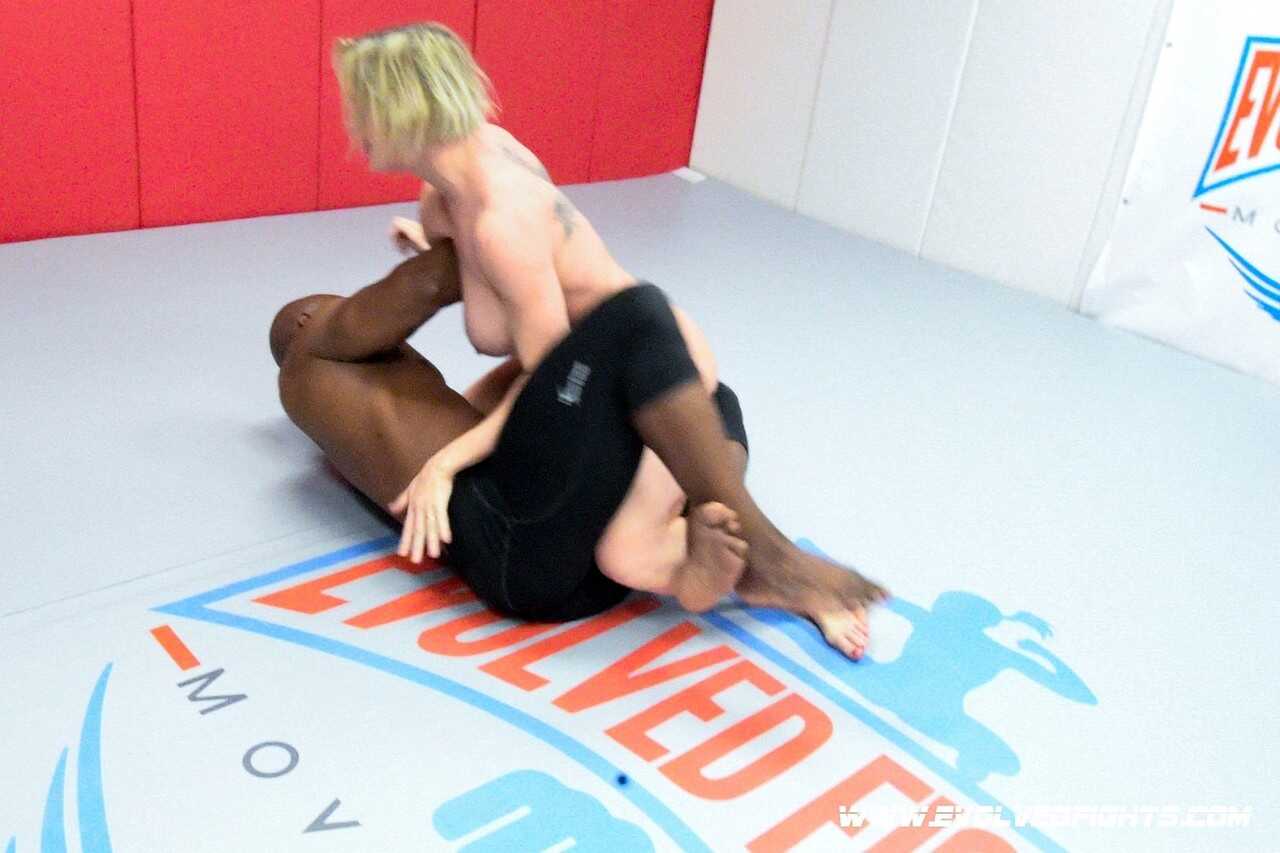 Will's Temptation: The Sexual Obsession of MILF Dee Williams Ends in an Erotic Wrestling Match with a Black Guy Befor...
