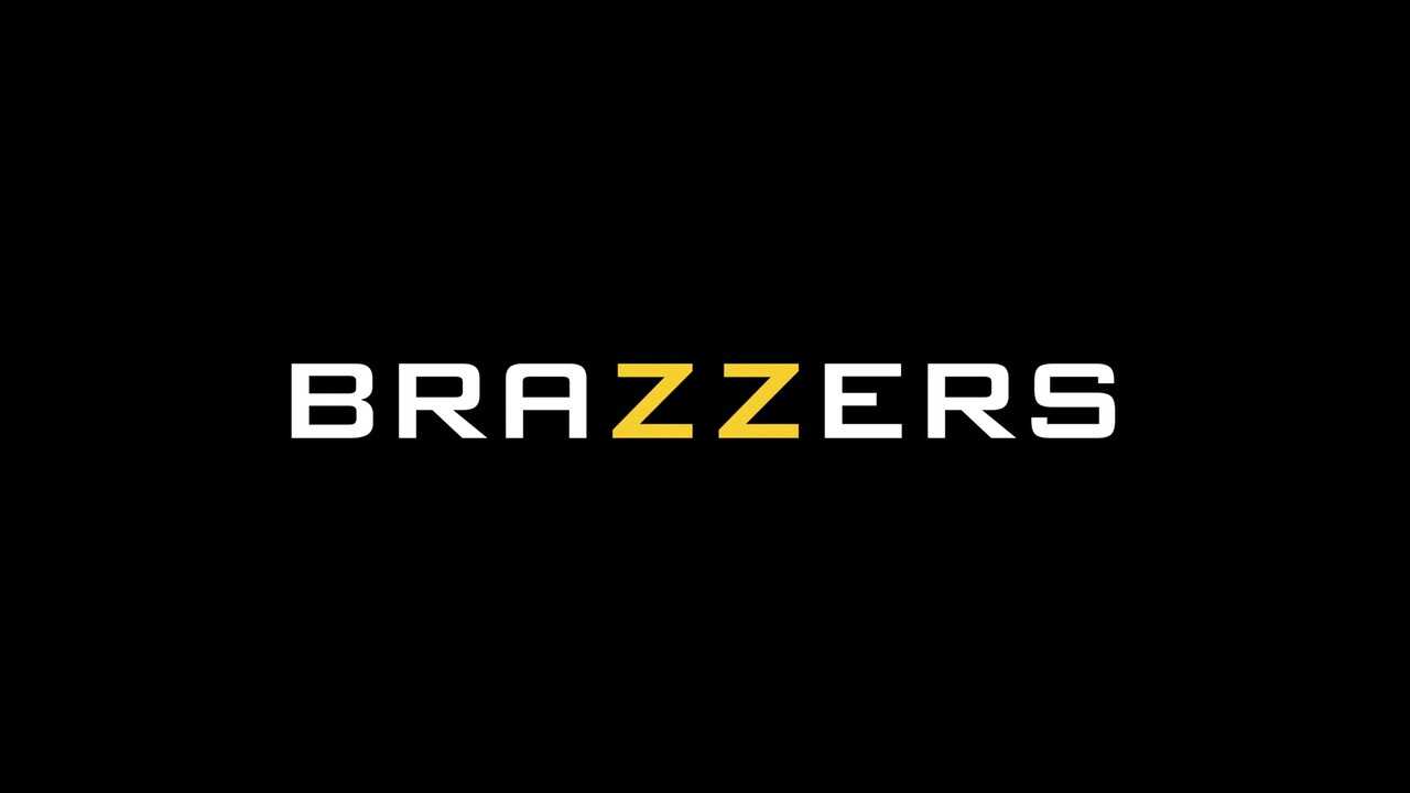 Barely Legal Bikini Beach Bang: Cassie Del Isla, Van Wylde and Alex Jones Explore Their Sexual Desires on Brazzers Network...