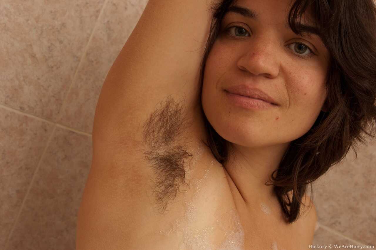 Brunette Hickory's Hairy Naturals in the Bathtub- Wet and Hairy: The Amateur Brunette from Hickory- Small Tits and Ch...