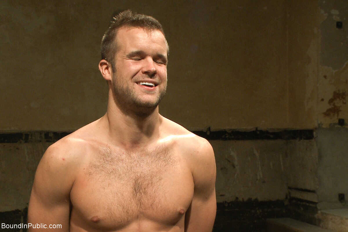 Biblical Bondage: Christian Wilde and Connor Patricks Get Facials from Jessie Colter in a Public Bathroom - 