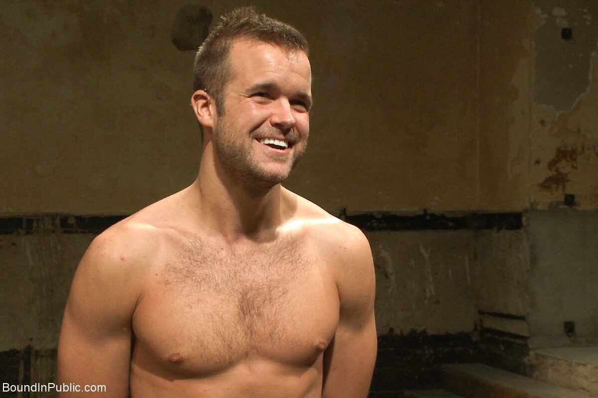 Biblical Bondage: Christian Wilde and Connor Patricks Get Facials from Jessie Colter in a Public Bathroom - 