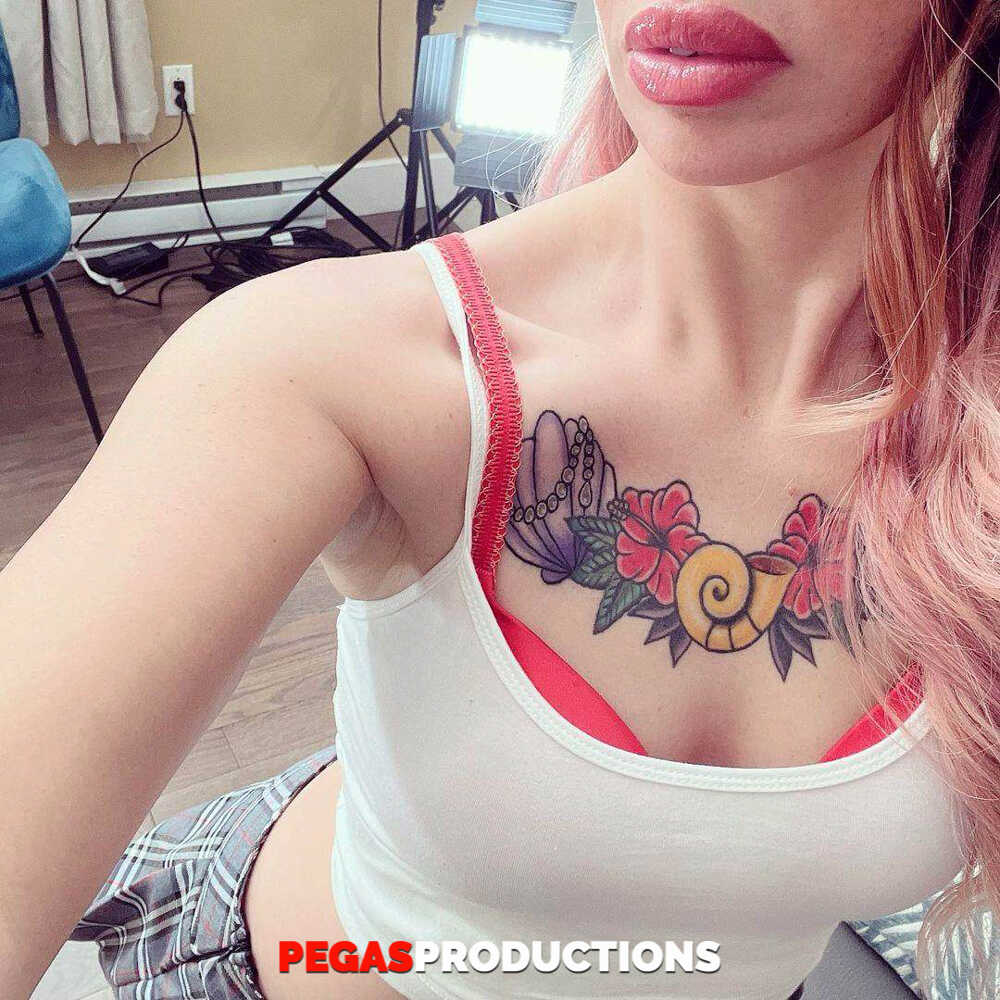 Canadian Ink: A Tattooed MILF Named Lili Cocksinhell Shows Off Her Sexy Selfies with Hotshot Photographer Alex Duca! - Lil...