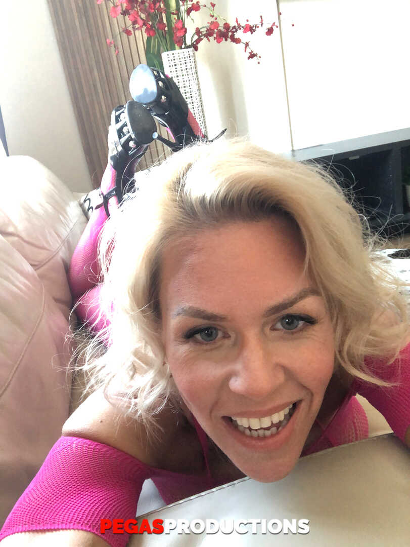 Blonde MILF Alyson Quee Shows Off Her Huge Boobs in the Bedroom With Jon Perignon - Alyson Queen, Jon Perignon