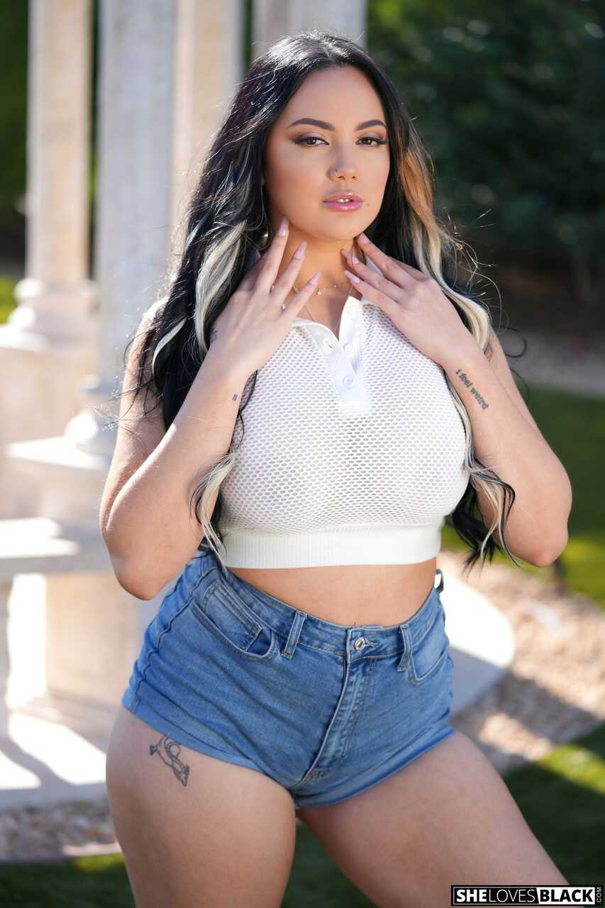Chubby beauty Nika Venom's monster ass breaks out of her denim shorts in the woods! - Nika Venom