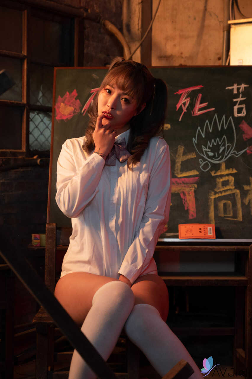 Bad Pigtails: The Chinese Schoolgirl and Her Boyfriend's Lustful Encounter in Class - Bad Bad