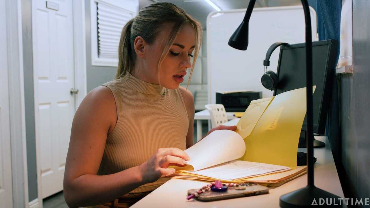 Cumming Together in the Office: Anna Claire Clouds and Casey Calvert's Hot Desk Job - Casey Calvert, Anna Claire Clouds