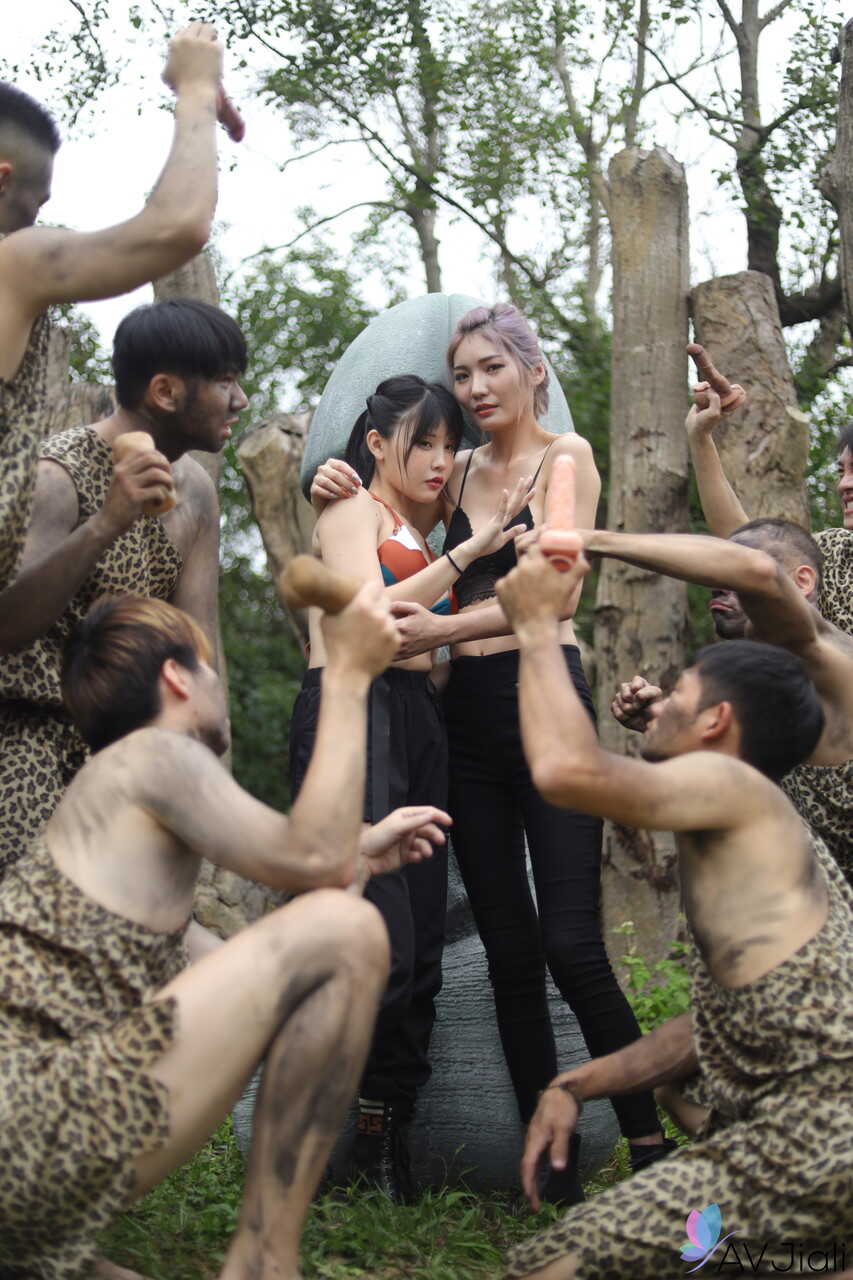 Li Zhiyan's Ritual Sex in the Forest with the Asian Group and Big Tits - Li Zhiyan
