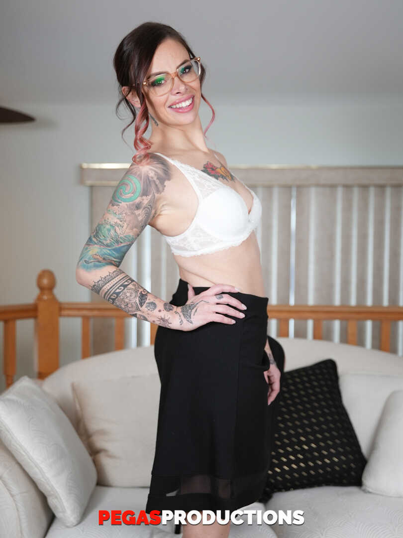 Hot Tattooed Milf Teacher Lili Cocksinhell Bends Over for Jon Perignon's Hard Dick - Lili Cocksinhell, Jon Perignon