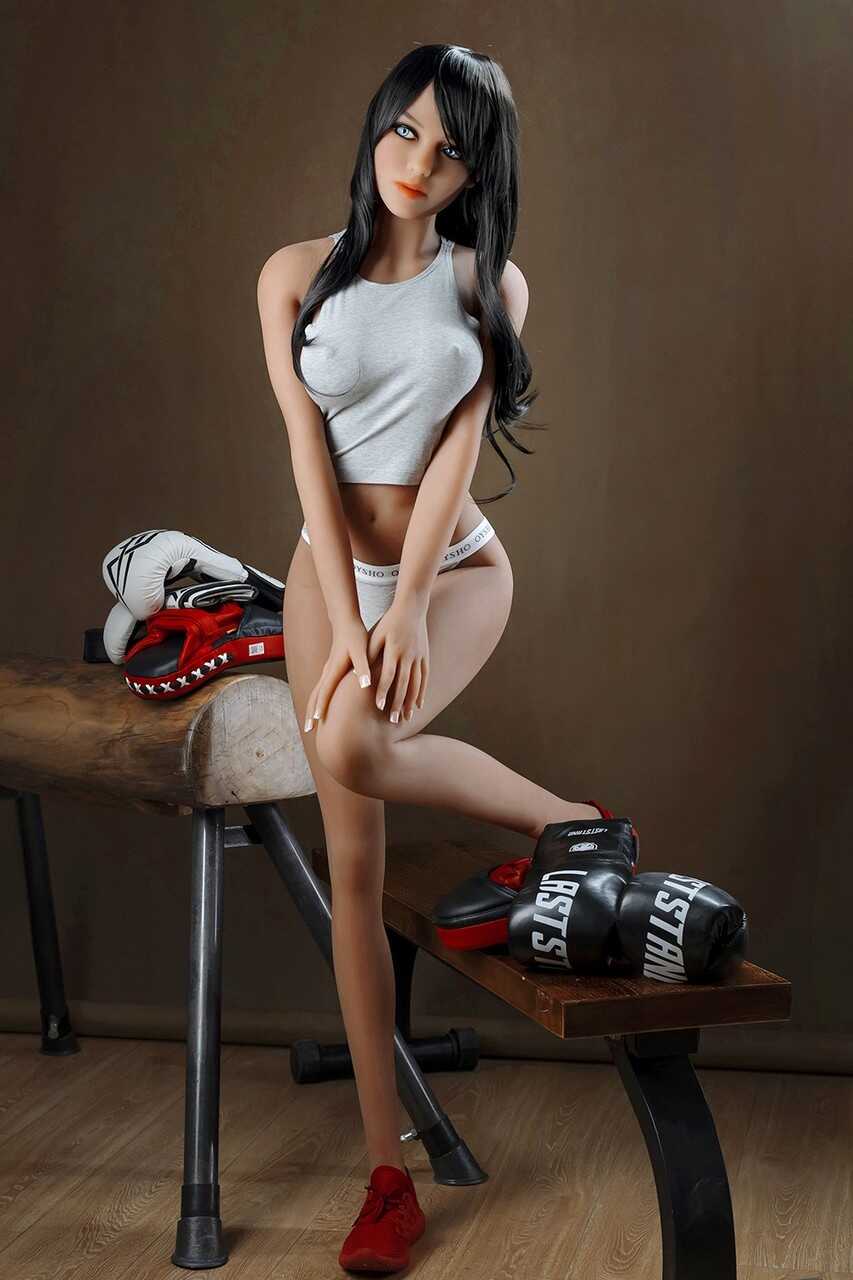 Round 2: Dark-haired bombshell Ella takes on her opponent in the ring, but ends up with a different type of fight in the l...