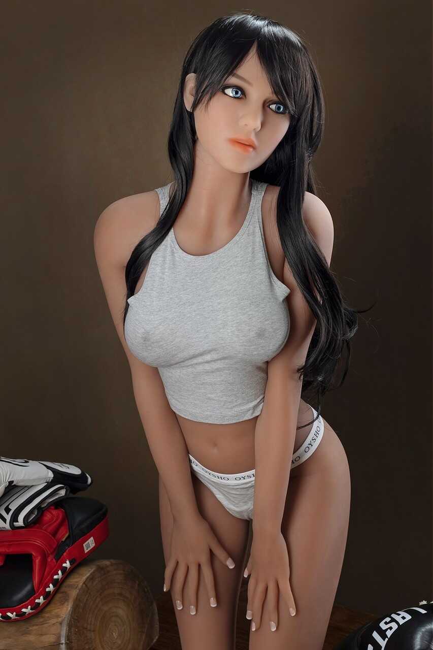 Round 2: Dark-haired bombshell Ella takes on her opponent in the ring, but ends up with a different type of fight in the l...