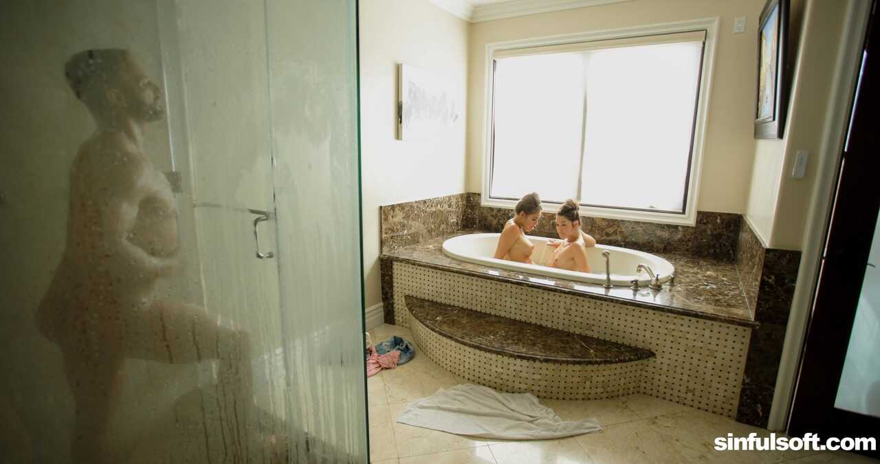 Wet & Wild with Booty Shorts Babes: Katrina Colt and Gizelle Blanco Share a Man with Dorian Del Isla in the Tub - Katr...
