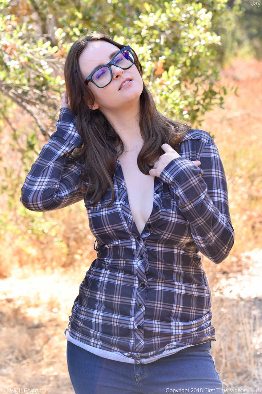 Geeky amateur Jay revealing and massaging her natural tits in nature’s embrace