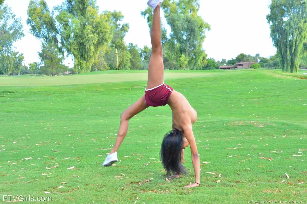 Public Jogger Nia Nacci's Nude Striptease Exposed Her Sporty Glory And Asian Booty - Nia Nacci