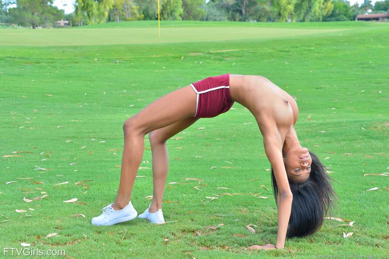 Public Jogger Nia Nacci's Nude Striptease Exposed Her Sporty Glory And Asian Booty - Nia Nacci