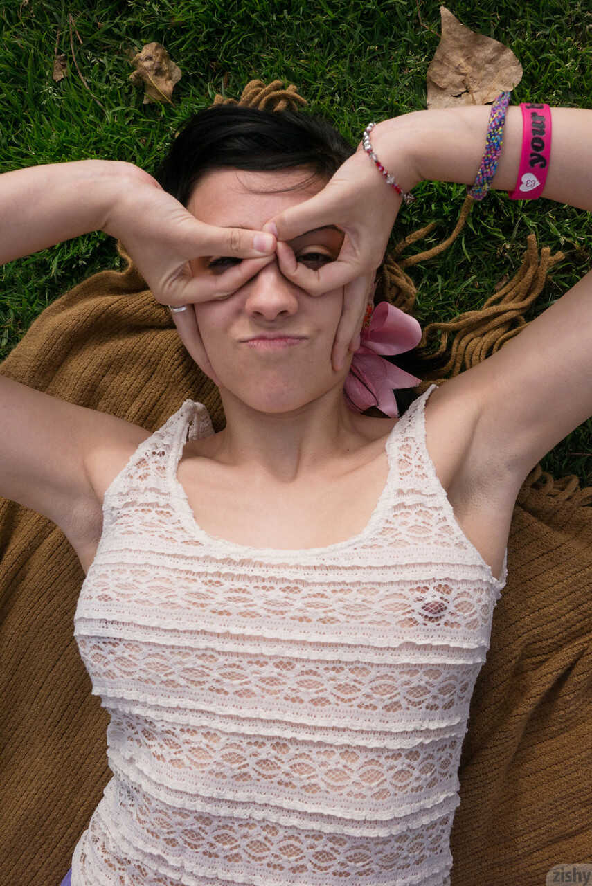 Teen girlfriend Aysha Thoen reveals her cute boobs and poses in the park - Aysha Thoen