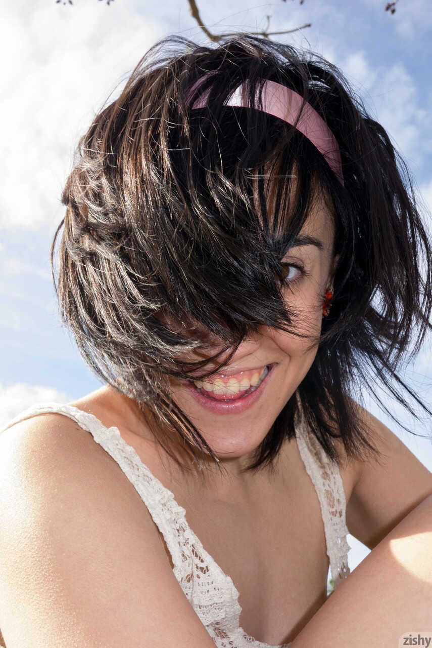 Teen girlfriend Aysha Thoen reveals her cute boobs and poses in the park - Aysha Thoen