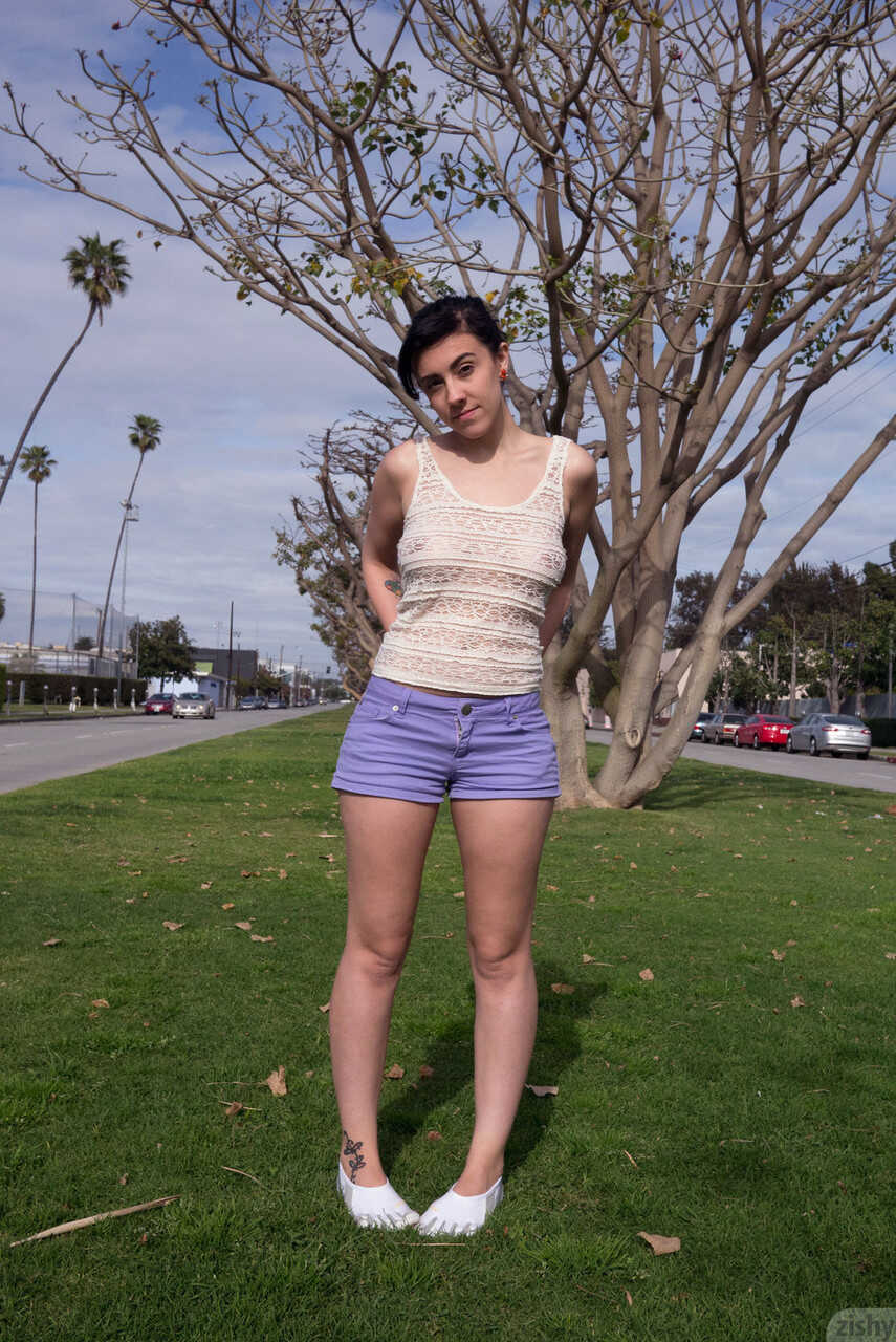 Teen girlfriend Aysha Thoen reveals her cute boobs and poses in the park - Aysha Thoen