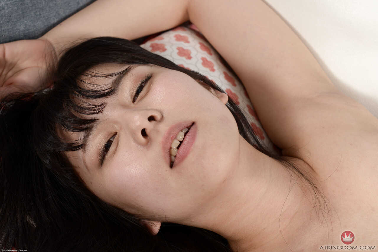 Hairy Heaven: Adorable Japanese Babe Yukina Kaname Exposes Her Hairy Pussy in Closeup! - Yukina Kaname