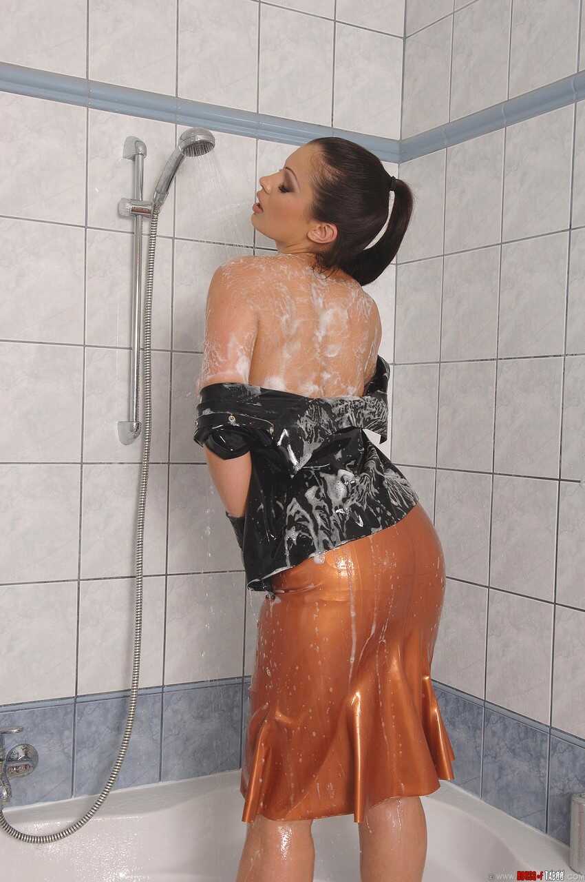 Busty Femdom Aria Giovanni Strips Off Her Latex Suit and Washes Her Curves: The Ultimate Nude Bath Scene - Aria Giovanni
