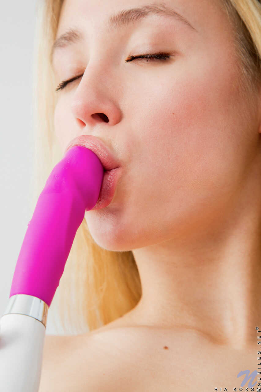 Slender American Ria Koks Shoves Her New Toy In And Out Of Her Pussy While Licking It Clean - Ria Koks