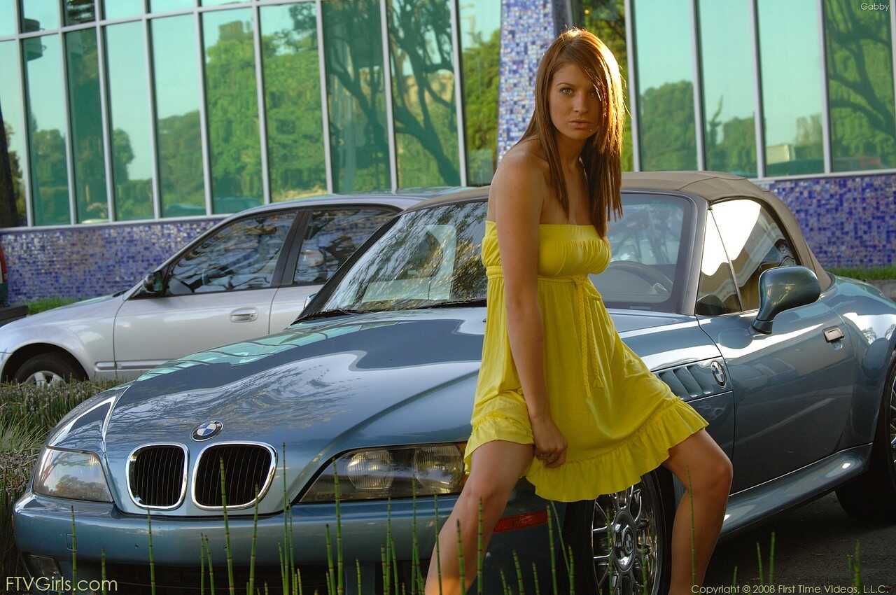 Glamour babe Gabby shows her cuddly tits in a yellow dress & heels outdoors - Gabby
