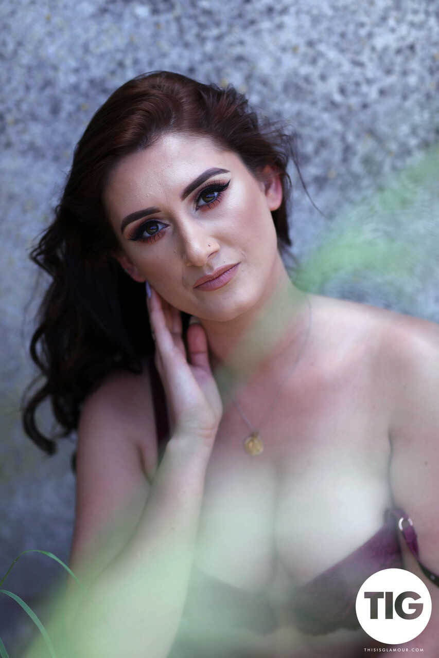Beautiful brunette babe Bonnie Lee shows off her assets in the great outdoors - Bonnie Lee