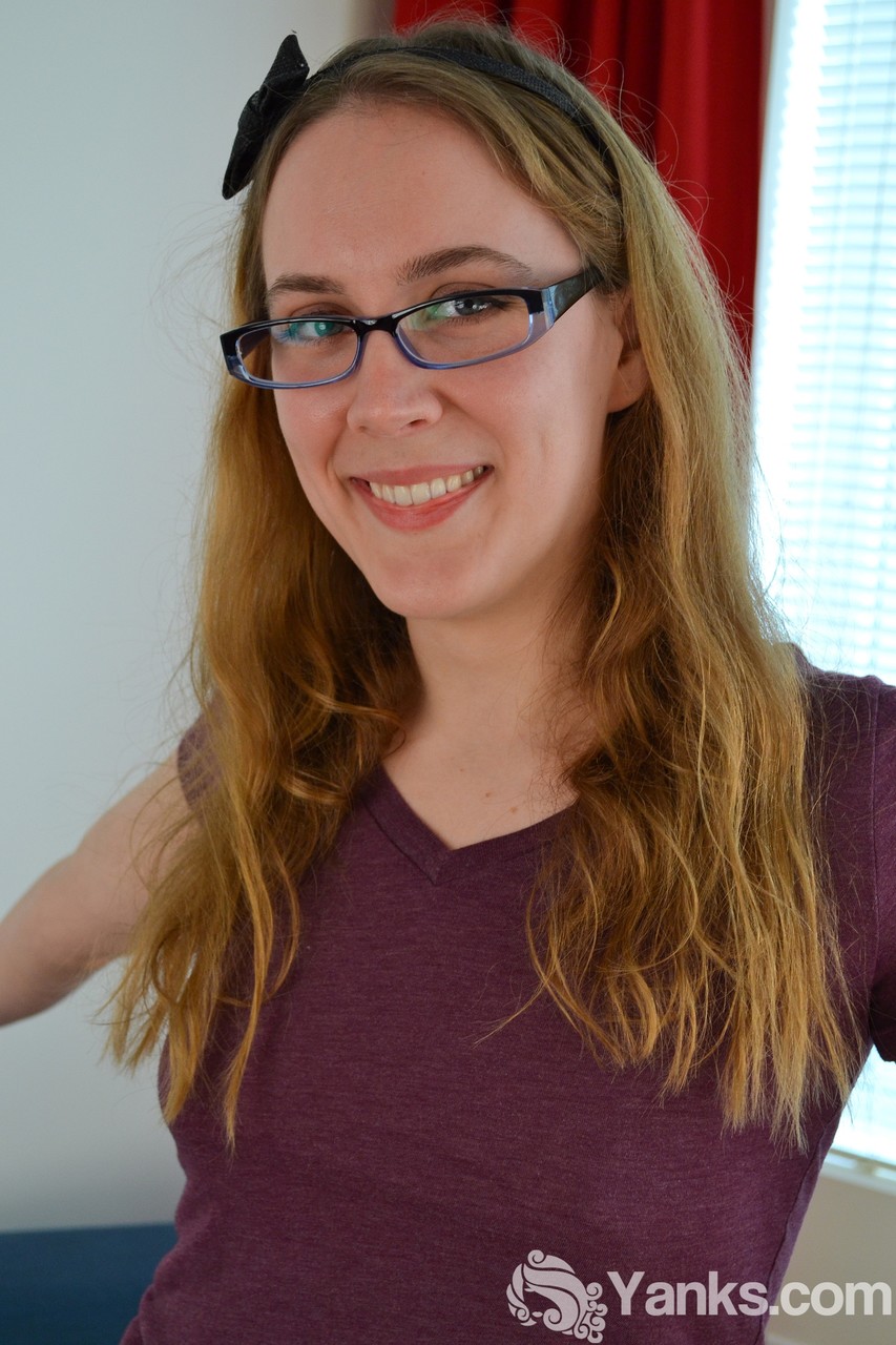 Glasses-Clad Sierra Cirque Peels To Toy Her Shaved Pussy Closeup With Dildo