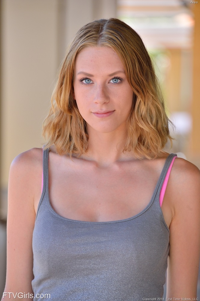 Anya Teases In Public With Her Tight Body And Bald Holes